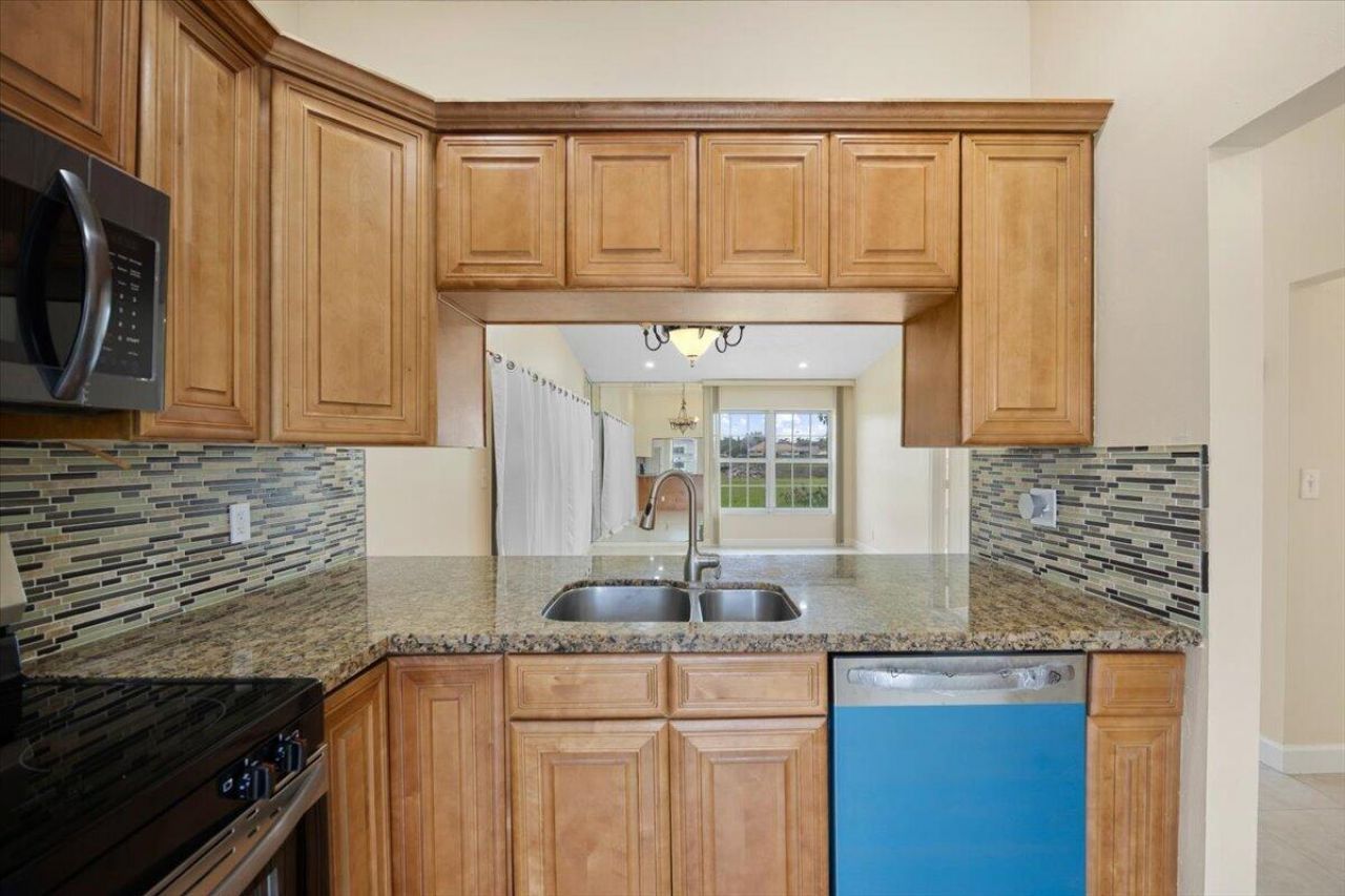 5540 S Lakewood Cir Circle S, Unit F, Margate, FL 33063 Photo