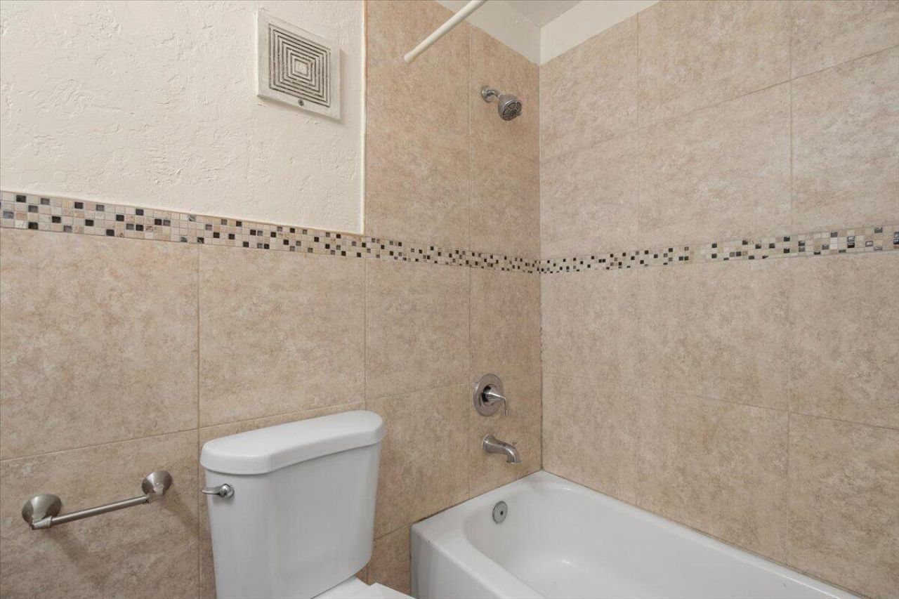 5540 S Lakewood Cir Circle S, Unit F, Margate, FL 33063 Photo