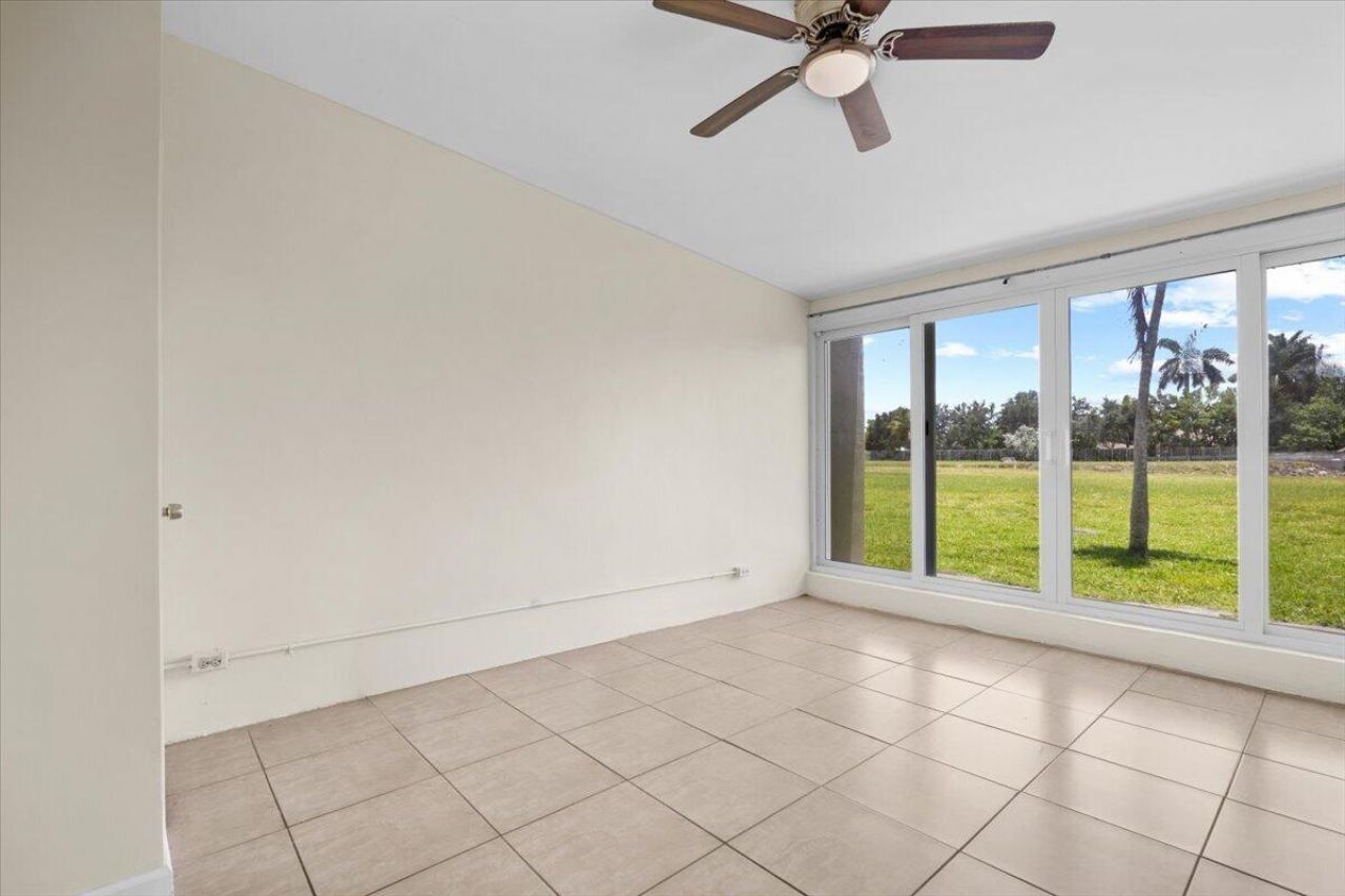 5540 S Lakewood Cir Circle S, Unit F, Margate, FL 33063 Photo