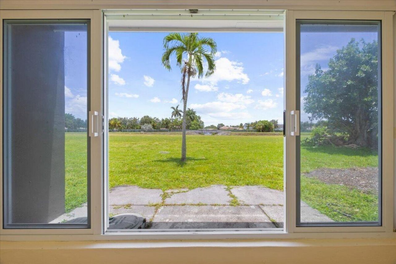 5540 S Lakewood Cir Circle S, Unit F, Margate, FL 33063 Photo