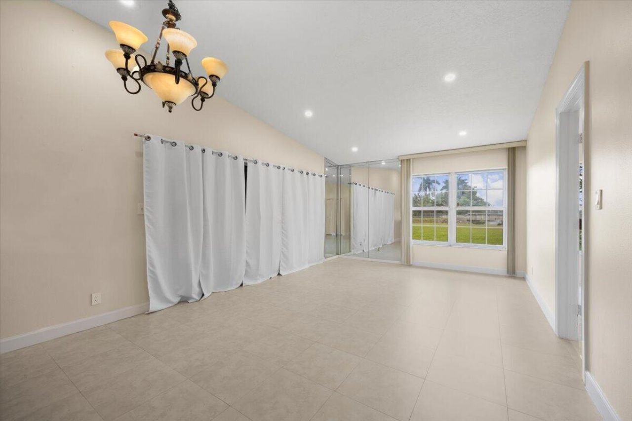 5540 S Lakewood Cir Circle S, Unit F, Margate, FL 33063 Photo