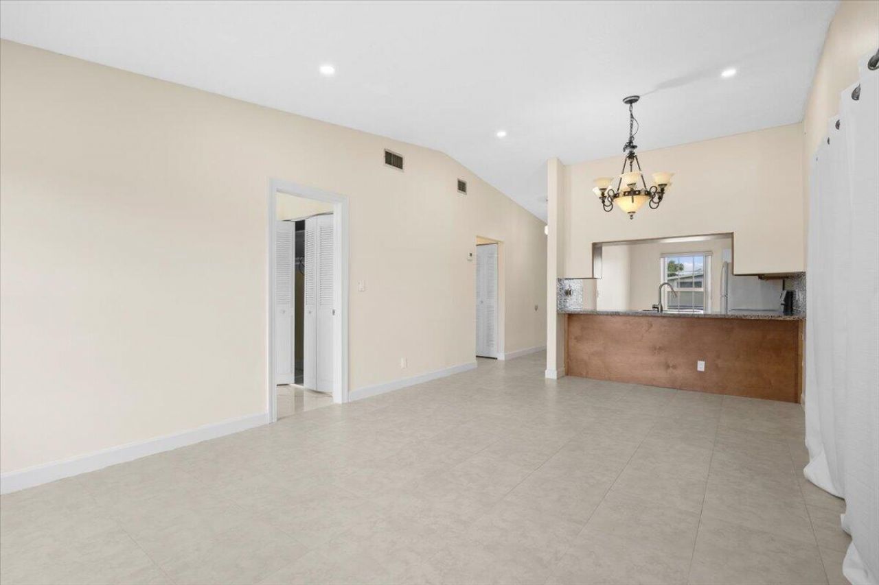 5540 S Lakewood Cir Circle S, Unit F, Margate, FL 33063 Photo
