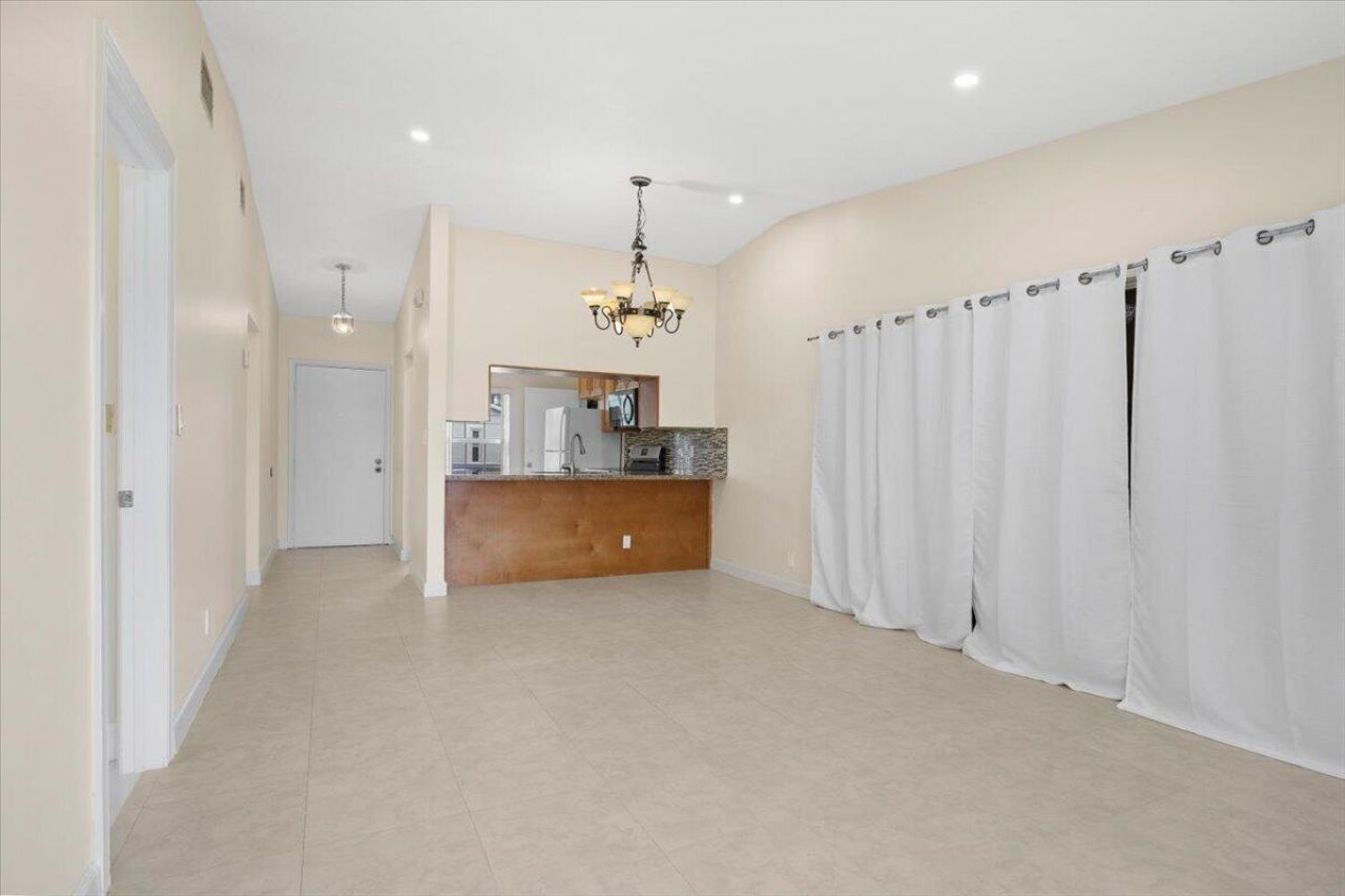 5540 S Lakewood Cir Circle S, Unit F, Margate, FL 33063 Photo
