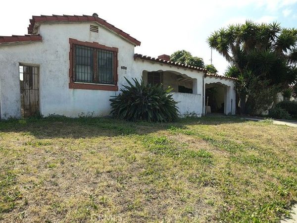 10504 S Manhattan, Los Angeles, CA 90047