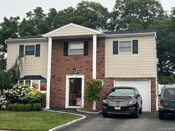 385 Garden Street, West Islip, NY 11795
