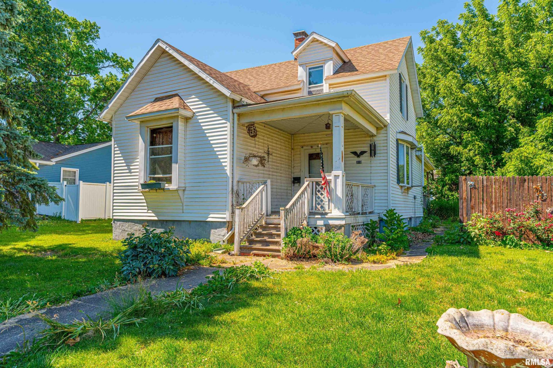 310 6th Street, Lincoln, IL 62656 Main Photo