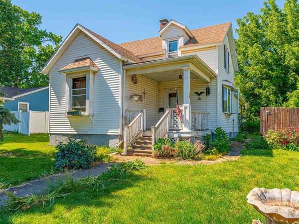 310 6TH Street, Lincoln, IL 62656