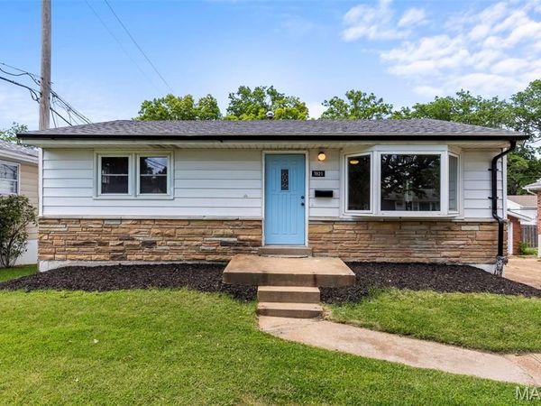 7821 Clymer Drive , St Louis, MO 63123
