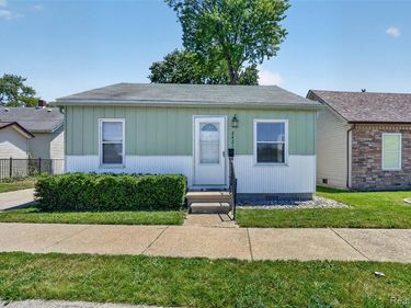 2421 5th Street , Trenton, MI 48183