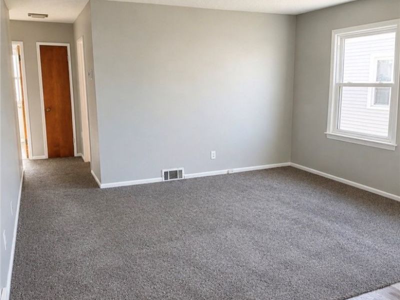 1572 Woodrow Avenue, Mayfield Heights, OH 44124 Photo 5