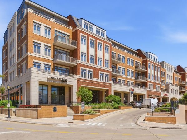 120 N NORTHWEST Highway , Unit 207, Park Ridge, IL 60068