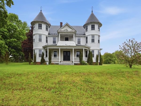 482 Holyoke St, Ludlow, MA 01056