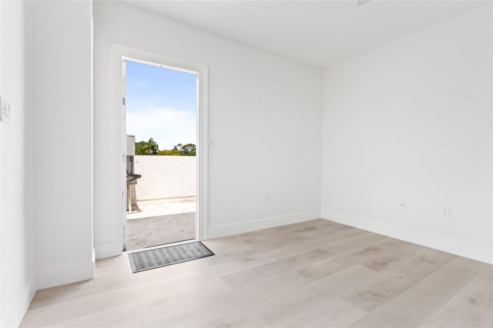 417 SW 8th Street, Fort Lauderdale, FL 33315 Photo