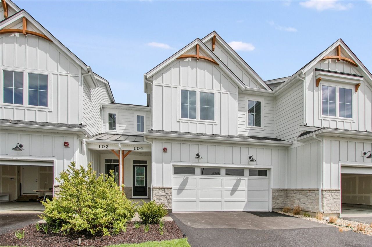 104 Sterling Drive , Lincolnshire, IL 60069