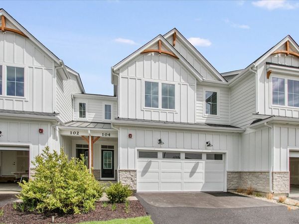 104 Sterling Drive , Lincolnshire, IL 60069