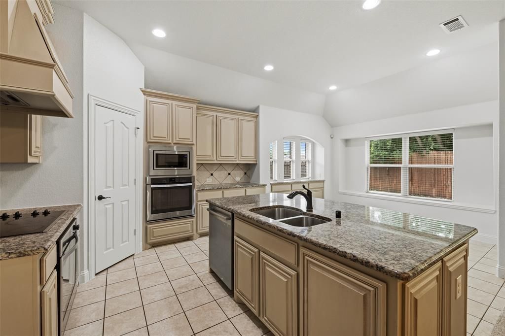 513 Harvest Trail, Midlothian, TX 76065 Main Photo