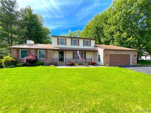 46 Old Orchard Lane , Orchard Park, NY 14127