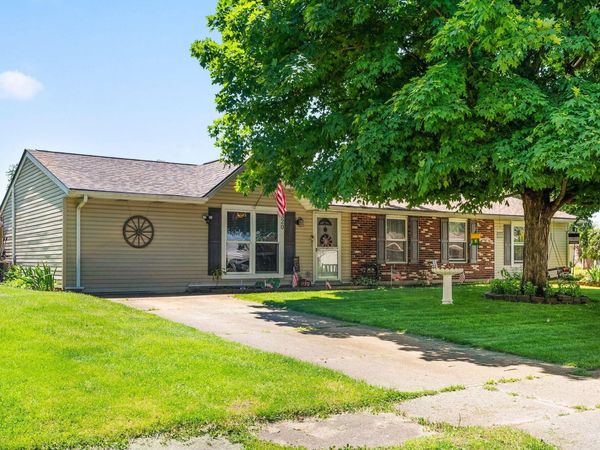 320 Apache Drive , Circleville, OH 43113