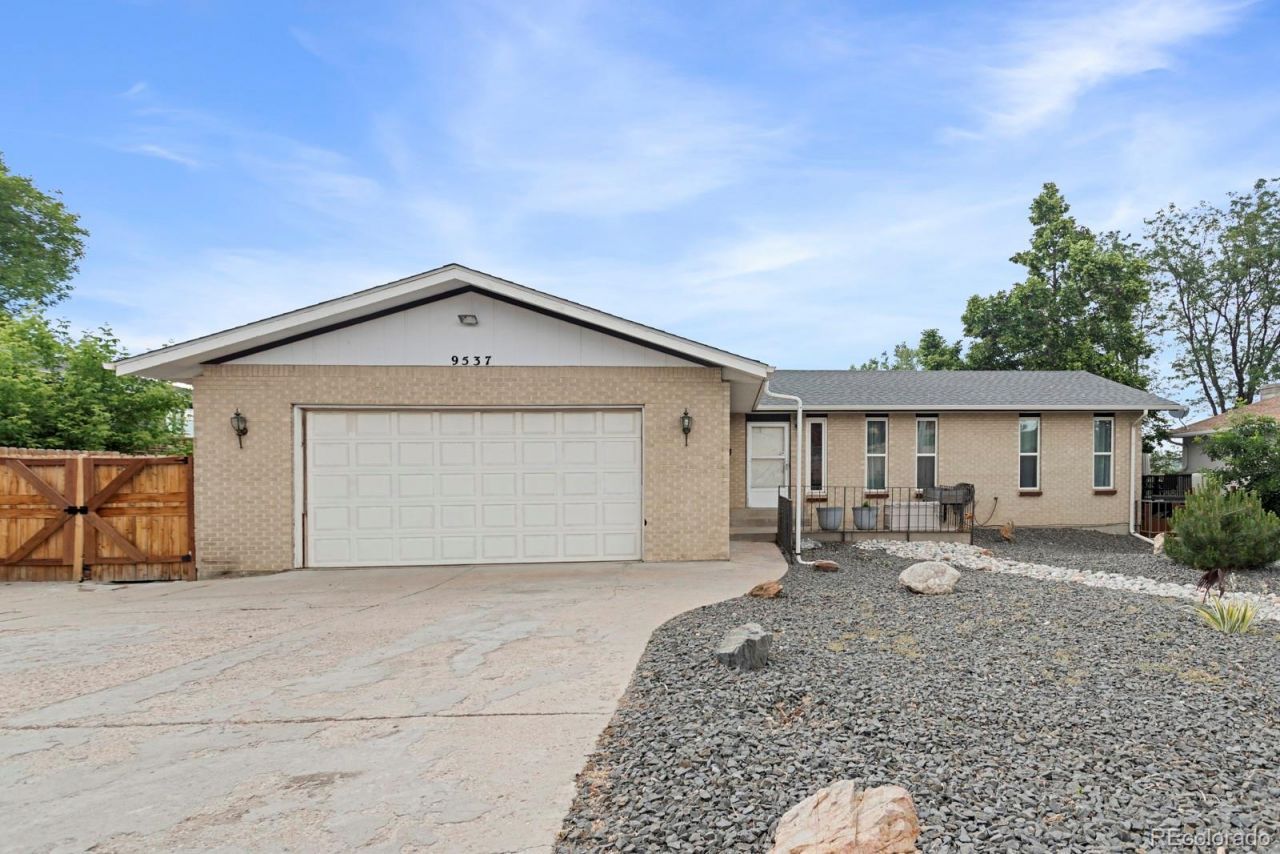 9537 Grandview Avenue, Arvada, CO 80002 Main Photo