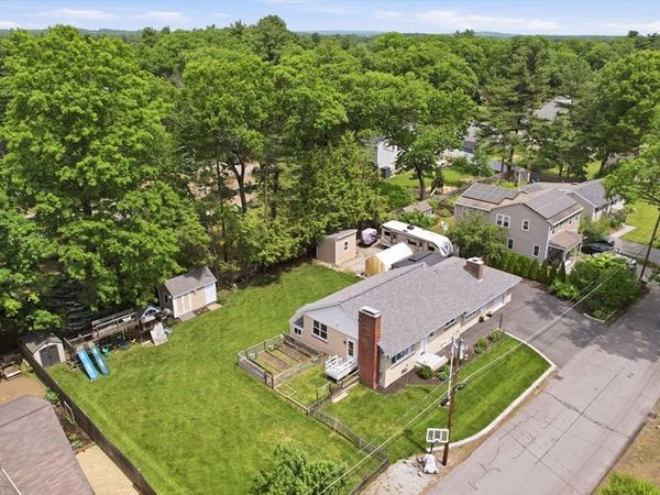 8 Maple Rd, Westford, MA 01886