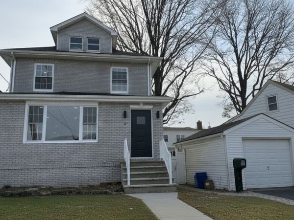 34 Kearney St, Lyndhurst, NJ 07071