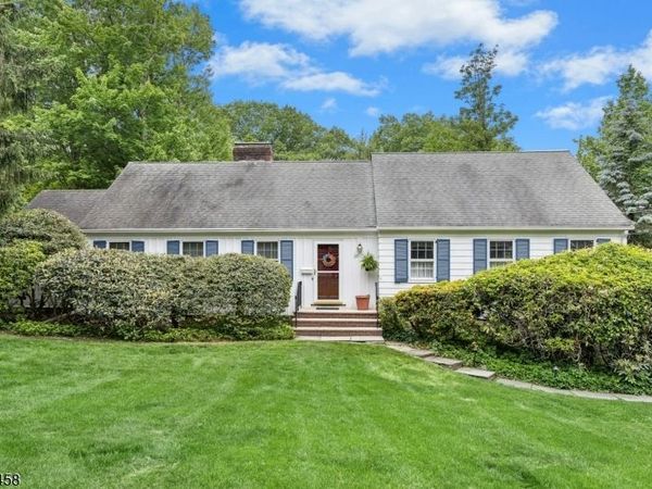 28 Evergreen Dr, Berkeley Heights, NJ 07922