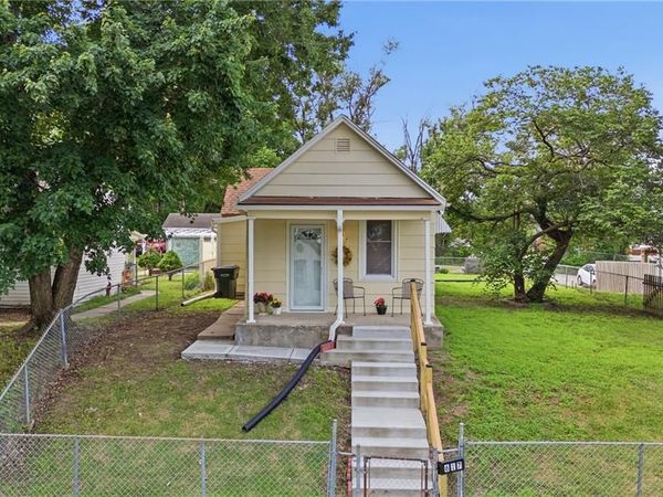 617 Pawnee Street, Leavenworth, KS 66048
