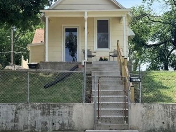 617 Pawnee Street, Leavenworth, KS 66048