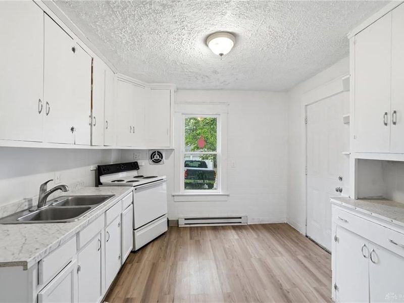 2404 S Sutphin Street, Middletown, OH 45044 Photo 10