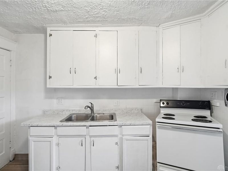 2404 S Sutphin Street, Middletown, OH 45044 Photo 12