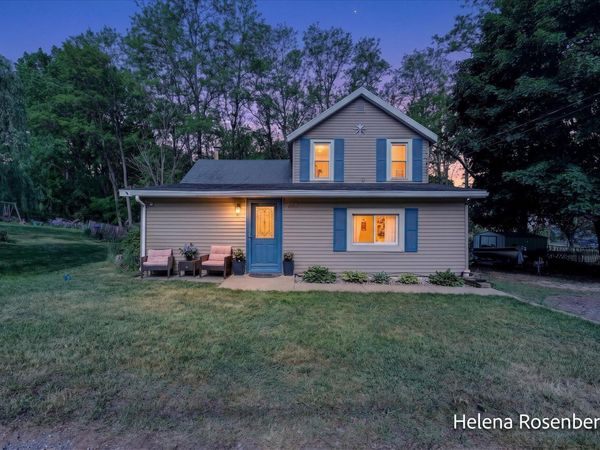 323 N Mills Street, Greenville, MI 48838