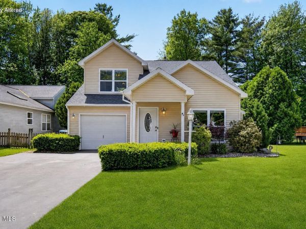 76 Skylark Drive, Ballston Spa, NY 12020