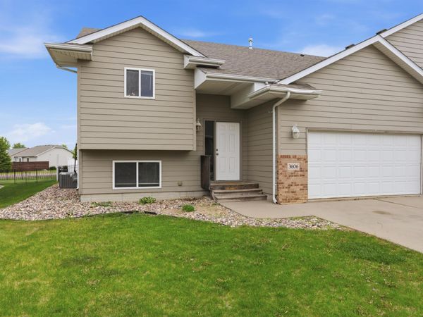 3606 W Hughes Pl, Sioux Falls, SD 57108