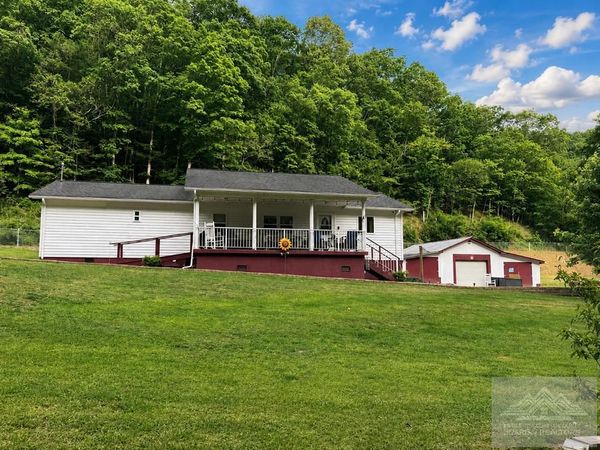 1648 Powley Creek Rd., Hinton, WV 25951