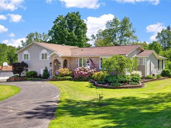 7675 Charles Drive , Boston, NY 14075