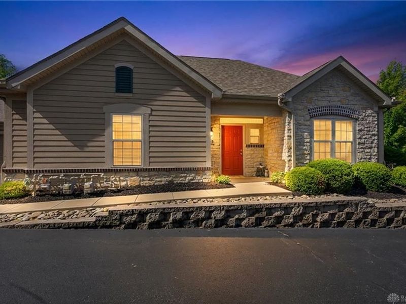 2484 Locust Hill Blvd, Beavercreek, OH 45431 Photo 1
