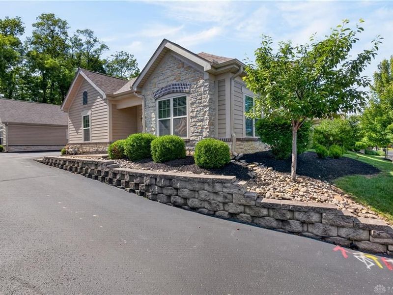 2484 Locust Hill Blvd, Beavercreek, OH 45431 Photo 3