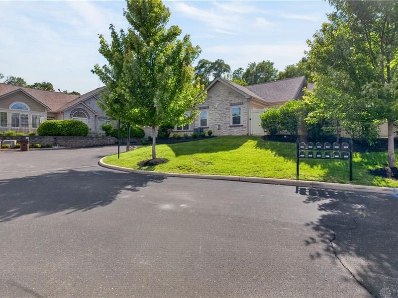2484 Locust Hill Blvd, Beavercreek, OH 45431 Photo 5