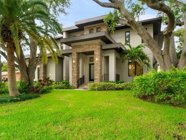 4905 W SPRING LAKE DRIVE , TAMPA, FL 33629