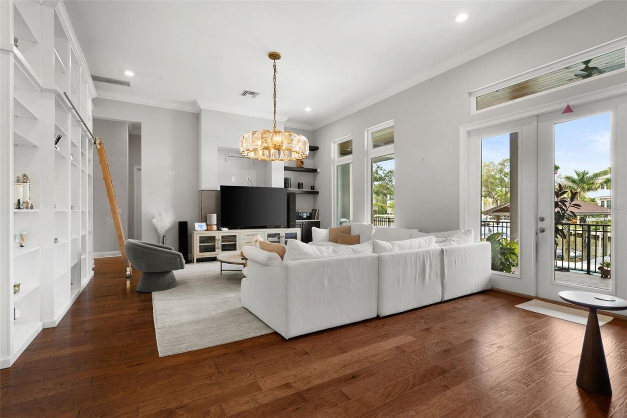 4905 W Spring Lake Drive, Tampa, FL 33629 Photo