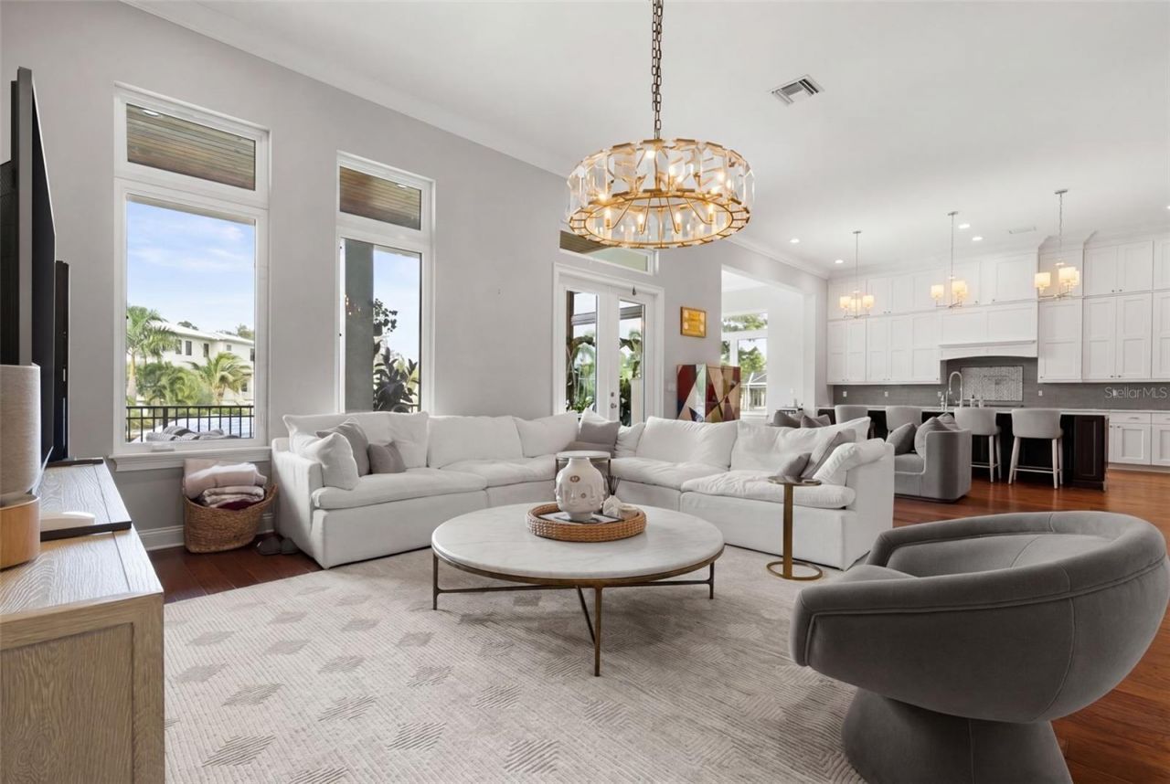 4905 W Spring Lake Drive, Tampa, FL 33629 Photo