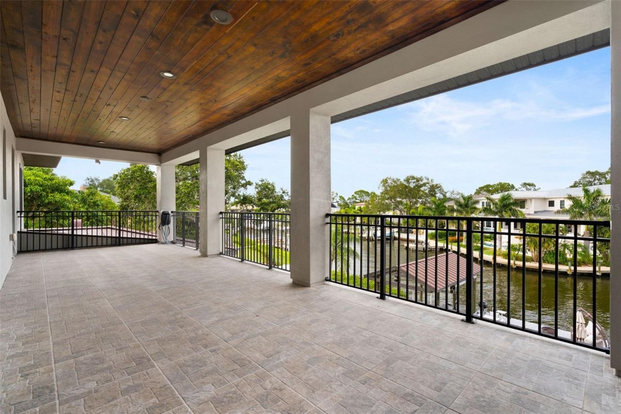 4905 W Spring Lake Drive, Tampa, FL 33629 Photo