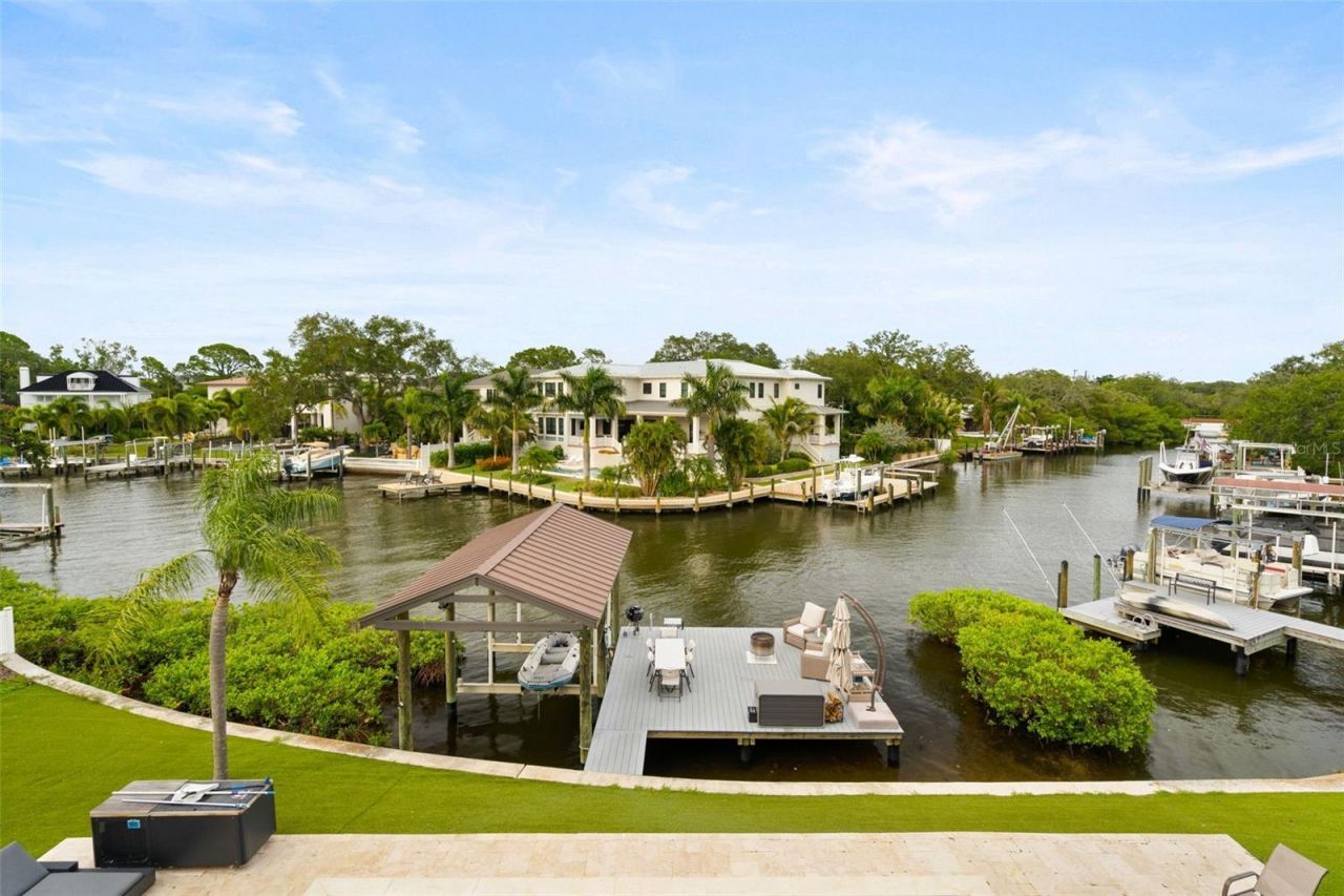 4905 W Spring Lake Drive, Tampa, FL 33629 Photo