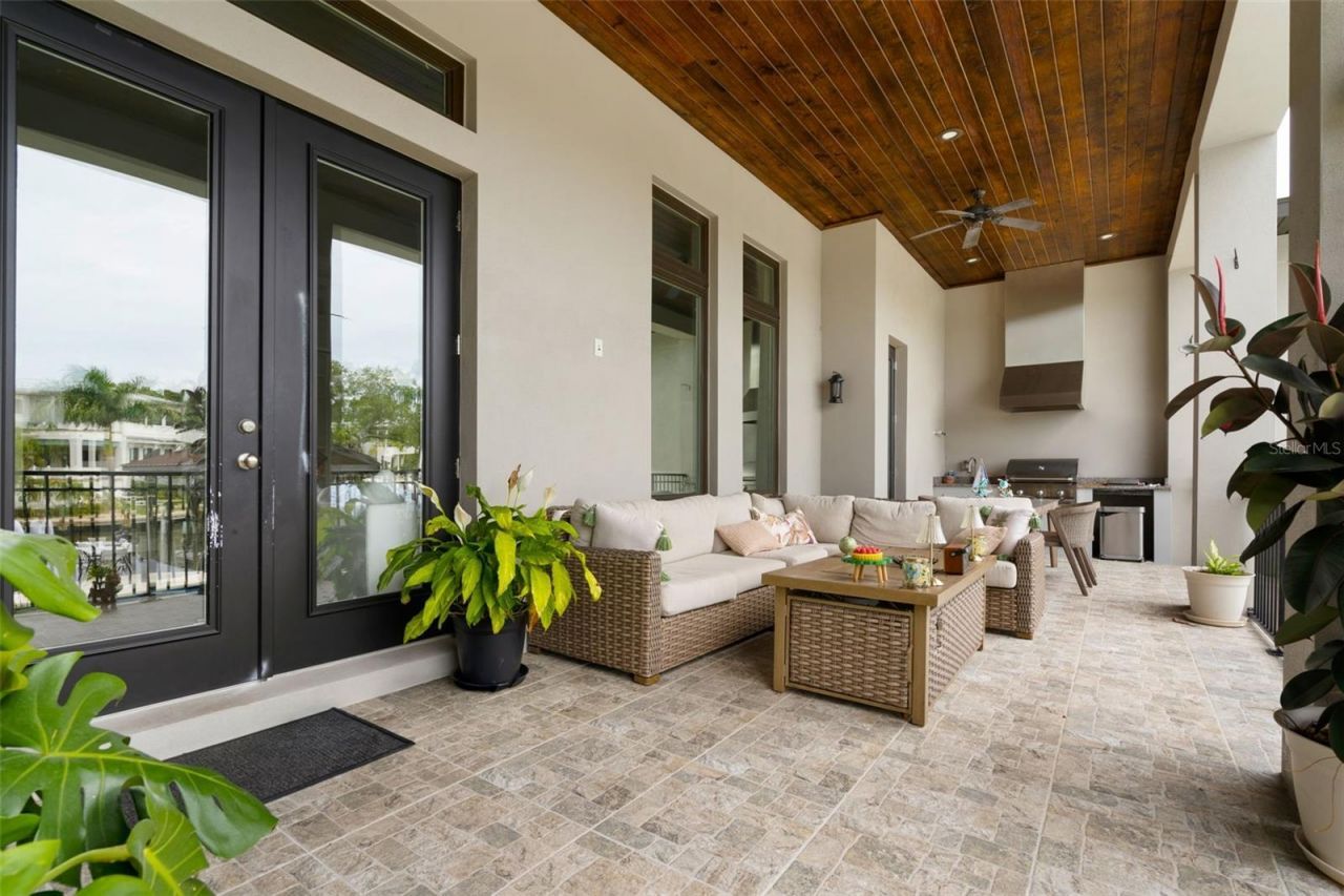 4905 W Spring Lake Drive, Tampa, FL 33629 Photo