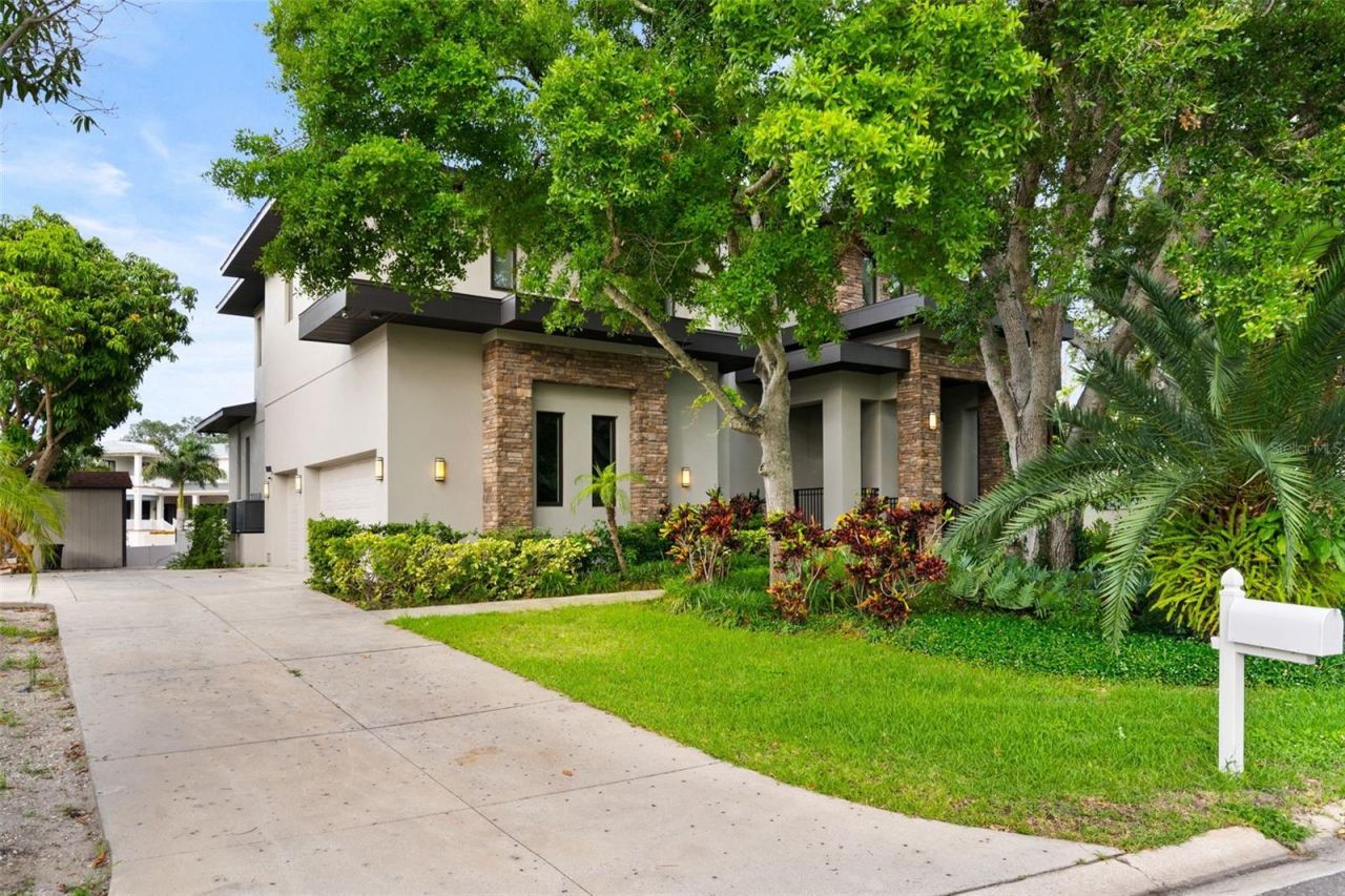 4905 W Spring Lake Drive, Tampa, FL 33629 Photo