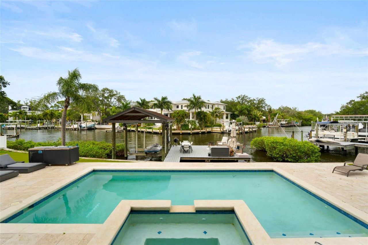 4905 W Spring Lake Drive, Tampa, FL 33629 Photo