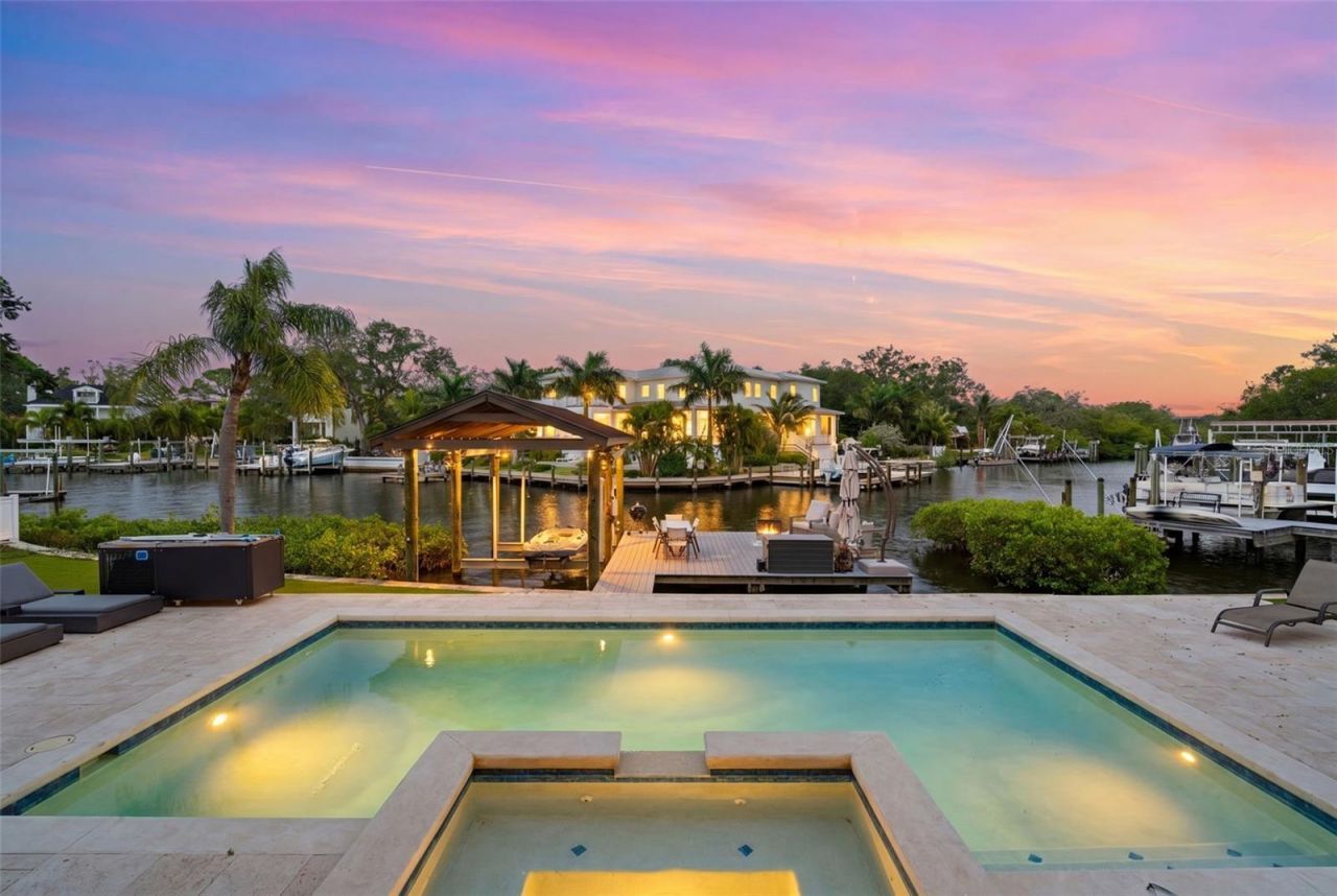 4905 W Spring Lake Drive, Tampa, FL 33629 Photo