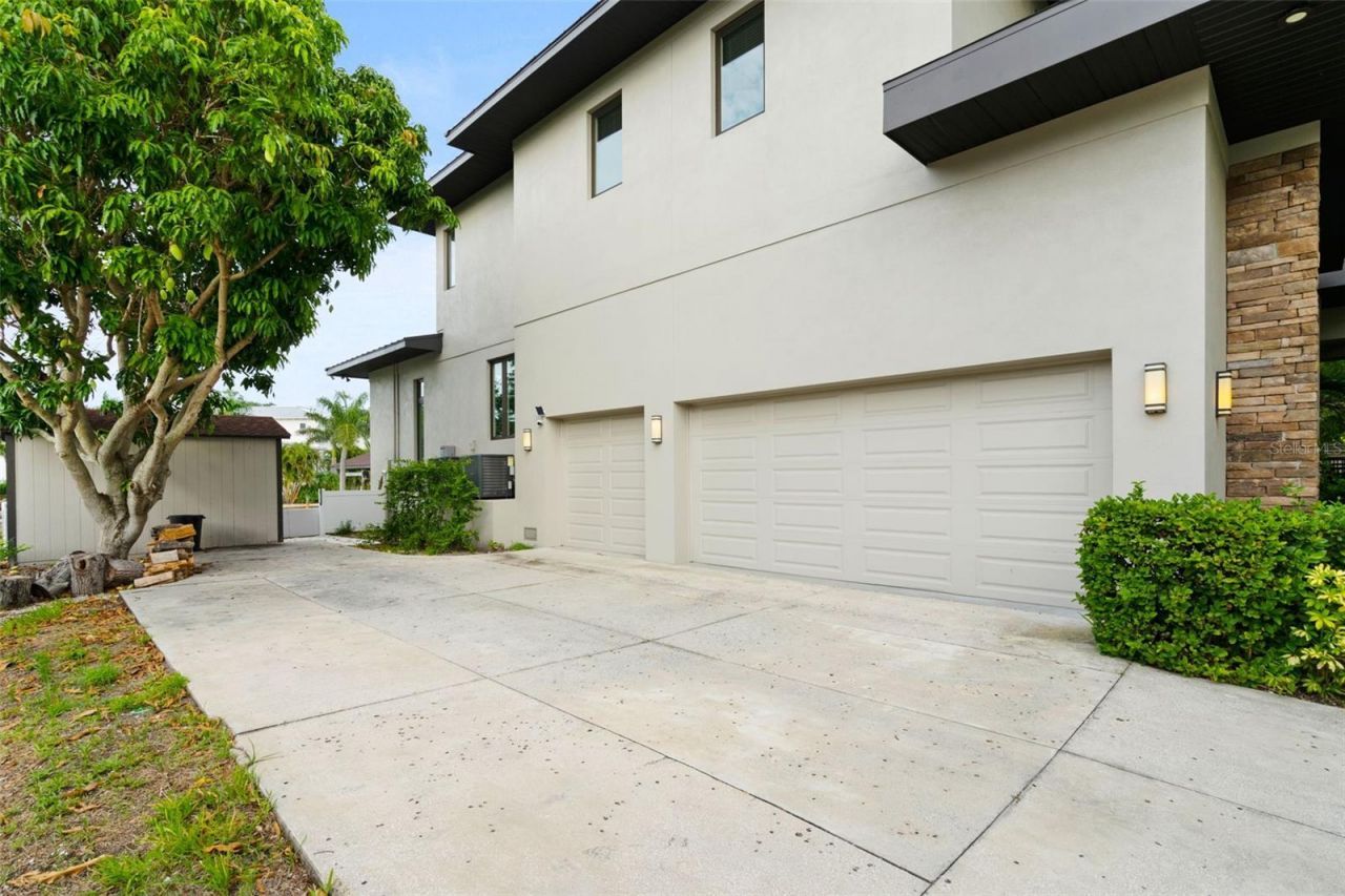 4905 W Spring Lake Drive, Tampa, FL 33629 Photo
