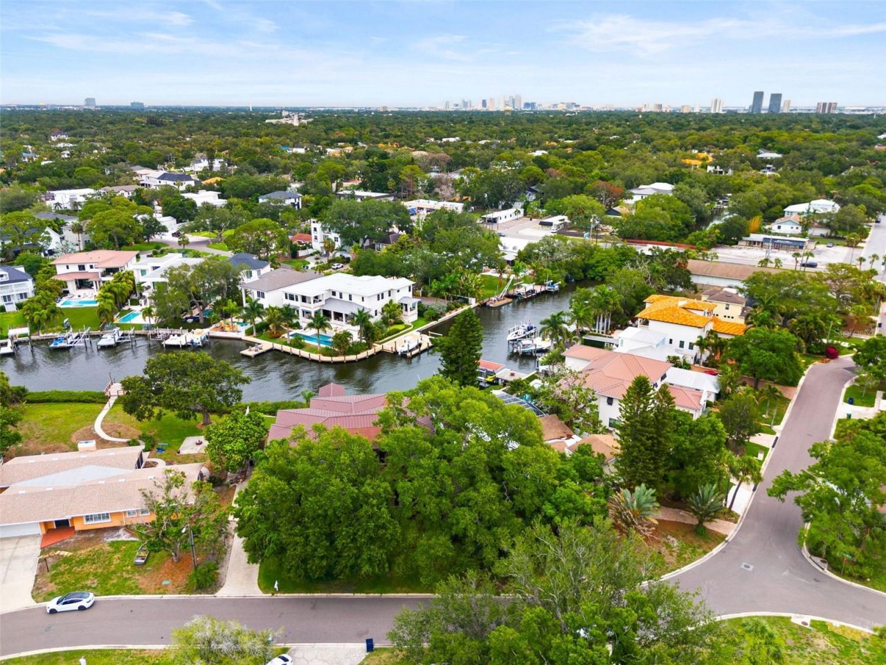 4905 W Spring Lake Drive, Tampa, FL 33629 Photo