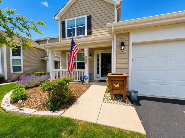 190 Norfolk Lane , Pingree Grove, IL 60140